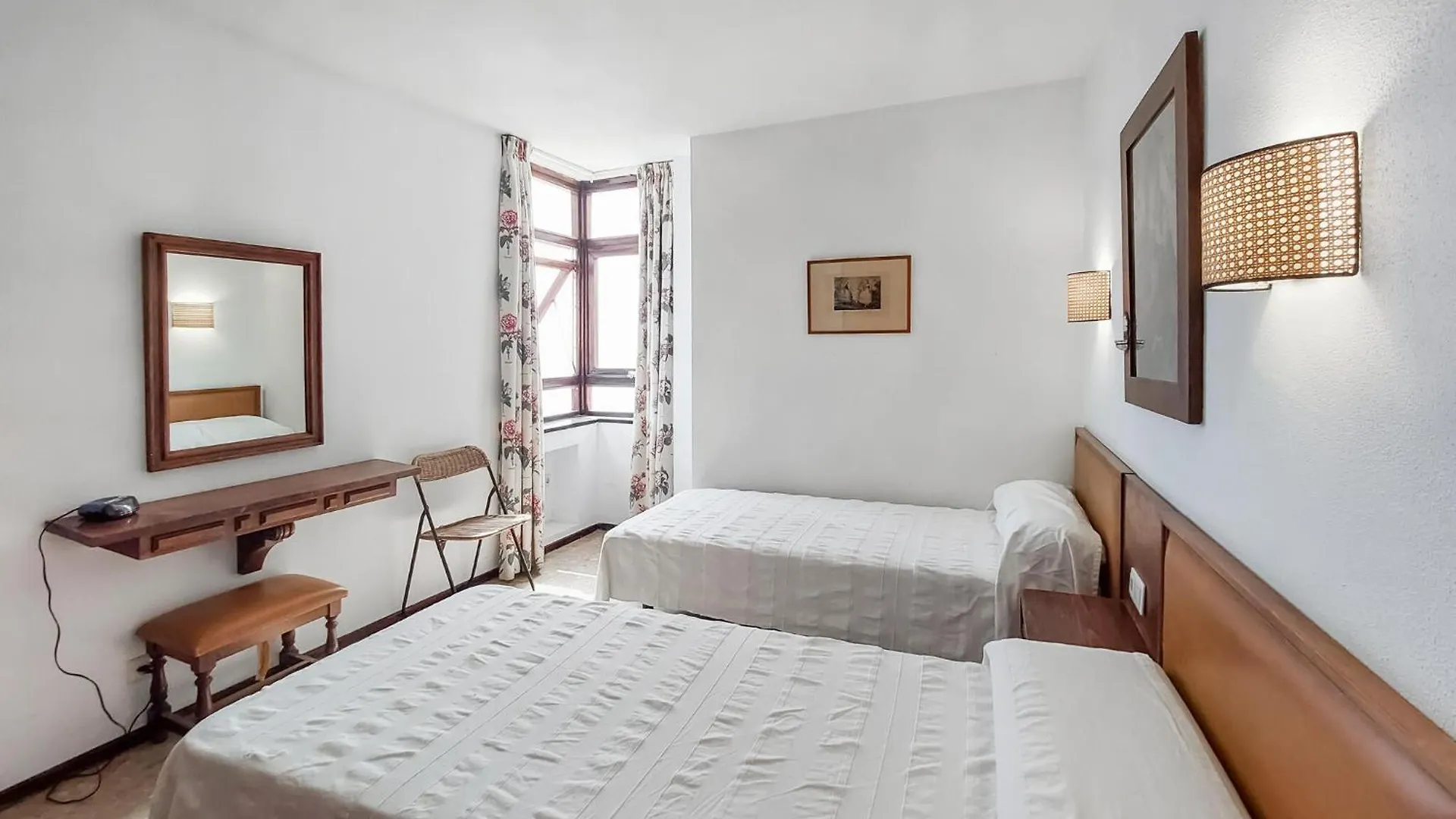 Stunning Apartment In Torremolinos With Kitchen 0*,  إسبانيا